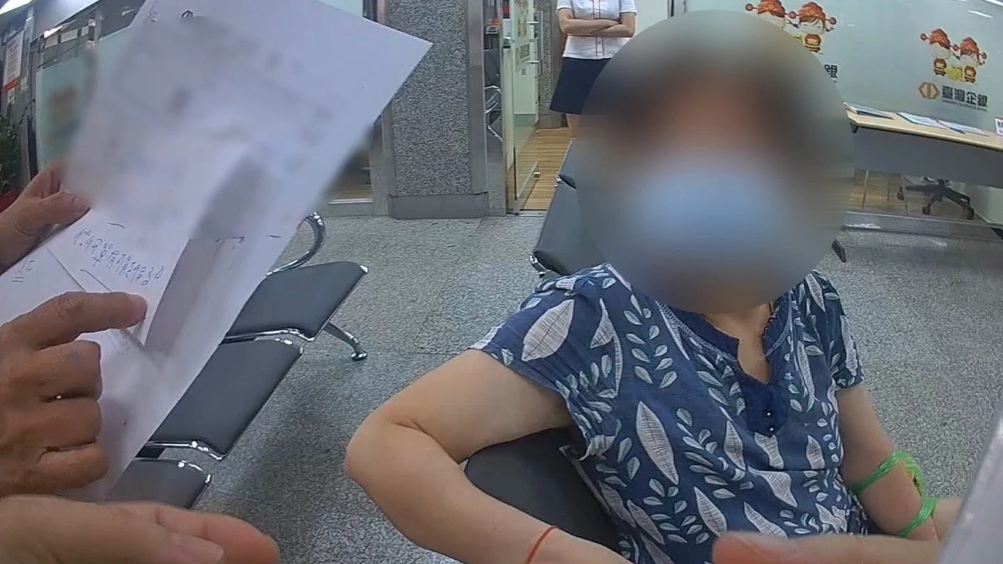 有片｜台中婦急解72萬定存有詭！堅稱「不會上當」　警一招讓她氣噗噗離去