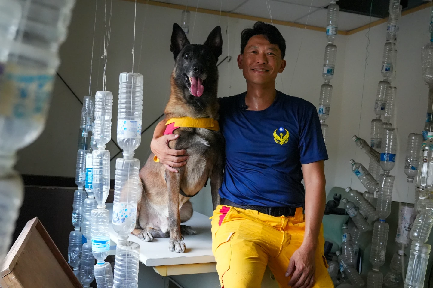 搜救神隊友2｜「人會慌，狗不會」！從風災、樓塌到氣爆煉獄　三代領犬員悟出救難真理