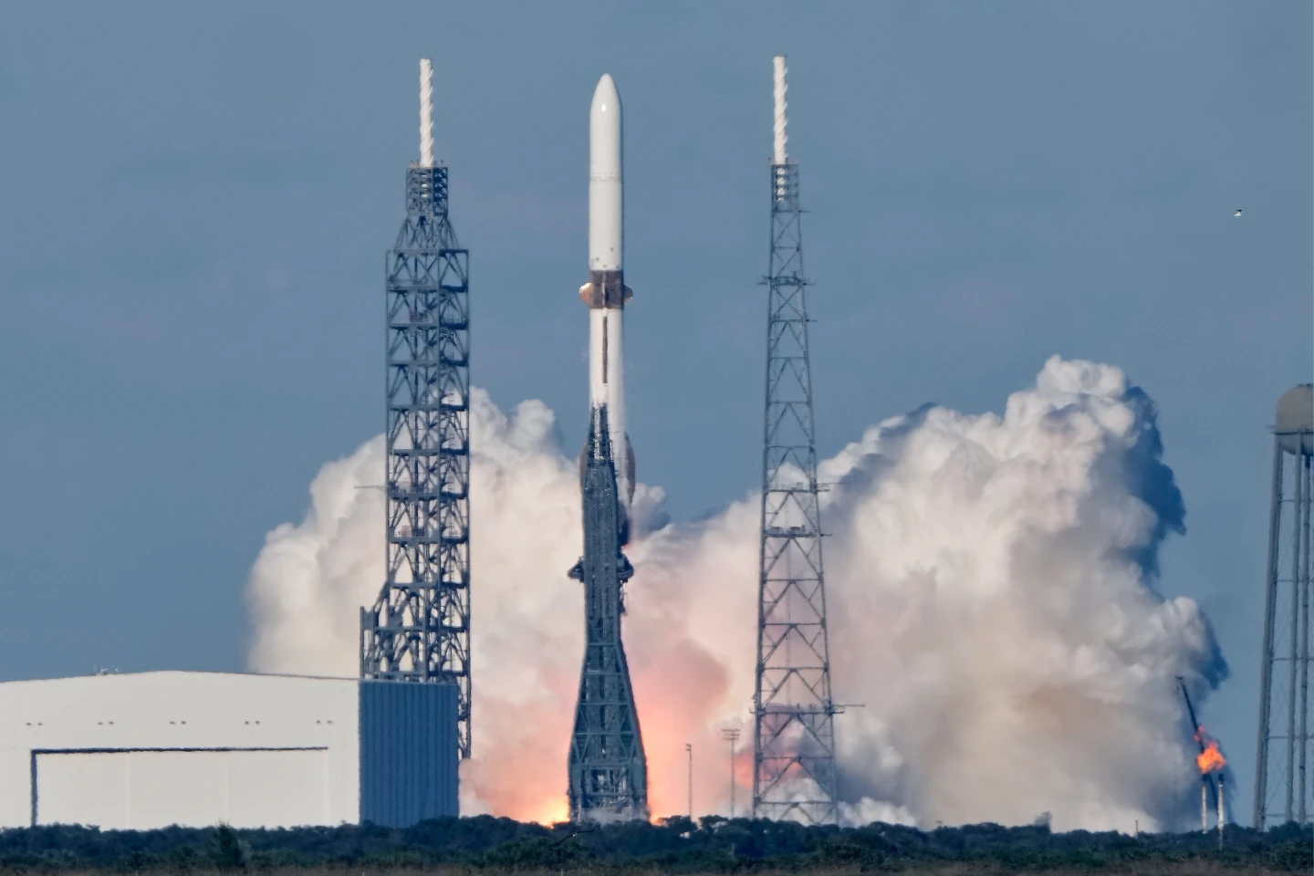 貝佐斯「新葛倫」2度升空！送衛星去火星　回收助推器成功