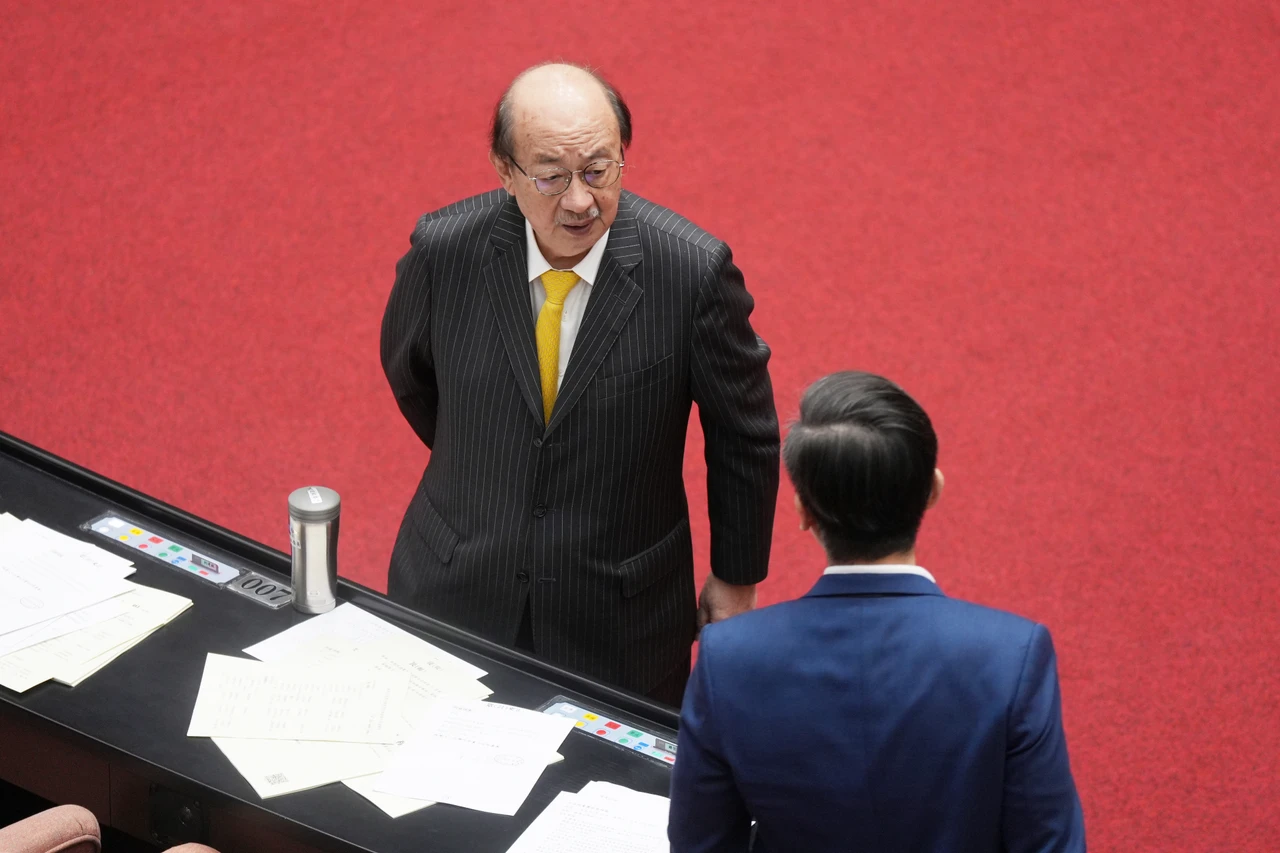 柯建銘昔挺過茶壺風暴！2月總召換誰當　吳思瑤曝黨團進度