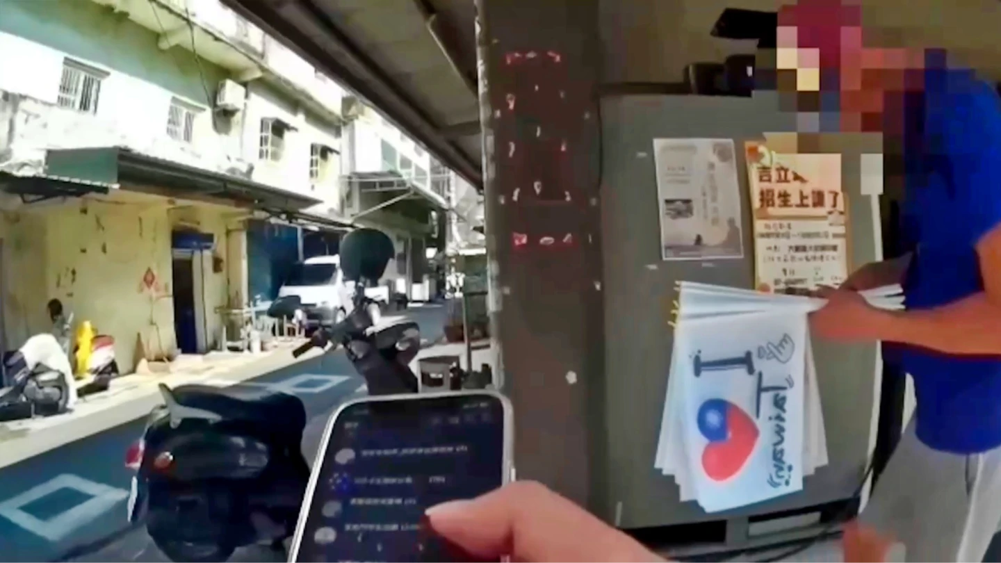 有片｜又是俄羅斯人！高雄路邊違法賣國旗　移民署9小時火速驅逐出境