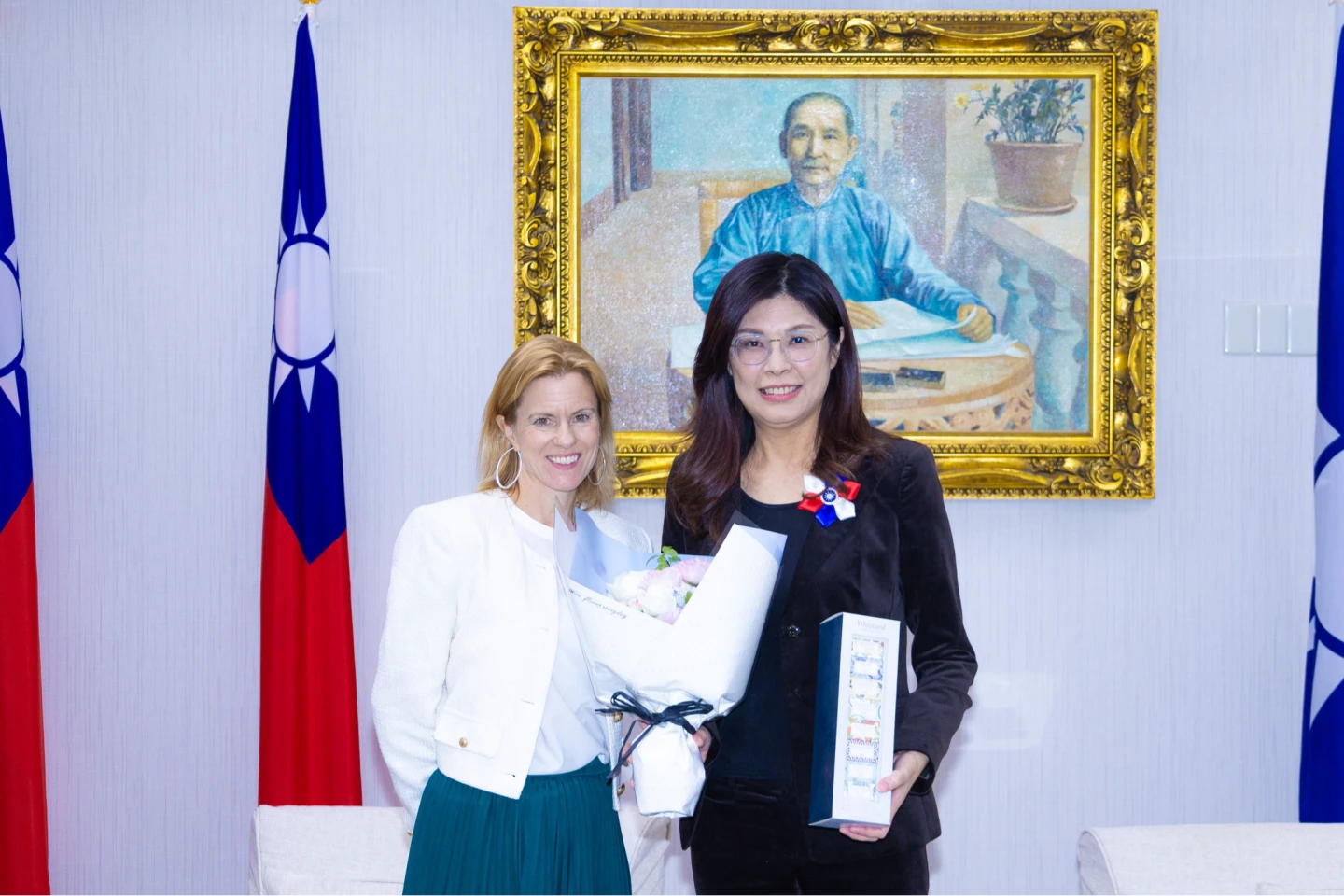 劍橋校友相見歡！英國駐台代表會晤鄭麗文 　讚領導風格「活力且直接」