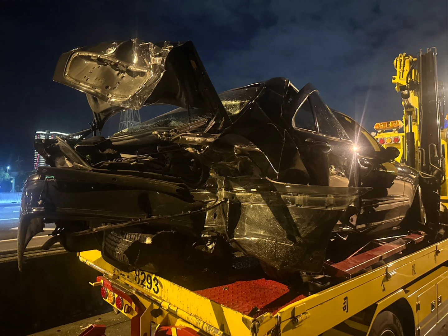 國一汐五高架車輛故障！他停路肩等拖吊少做1動作　慘遭後車追撞釀６傷