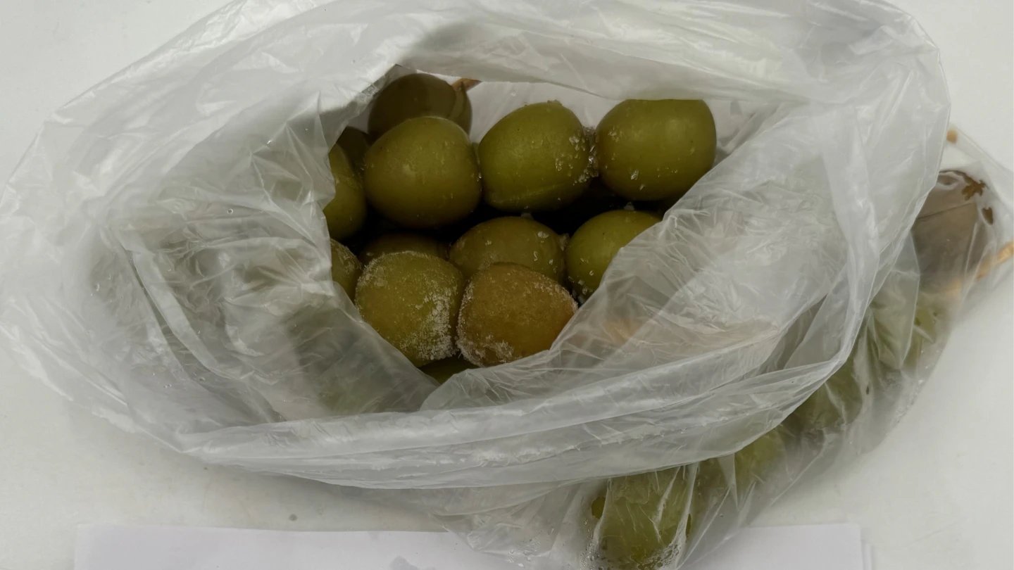 邊境攔截｜「蜂之鄉」進口速凍葡萄2款農藥違規　馬來西亞結球萵苣芬普尼超標