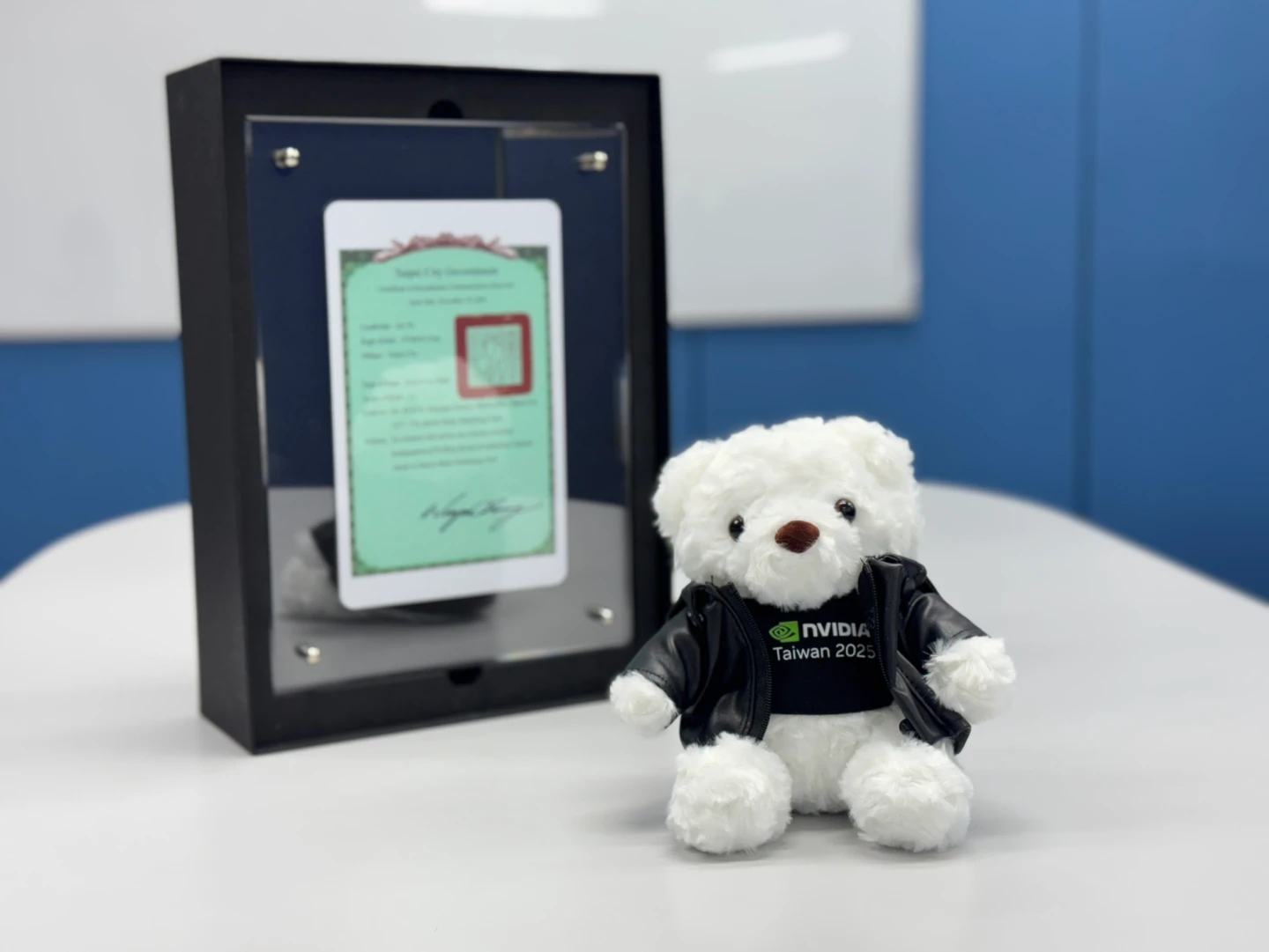 輝達副總裁拜會蔣萬安「交投資意向書」！拍板農曆年前簽約　雙方互贈禮