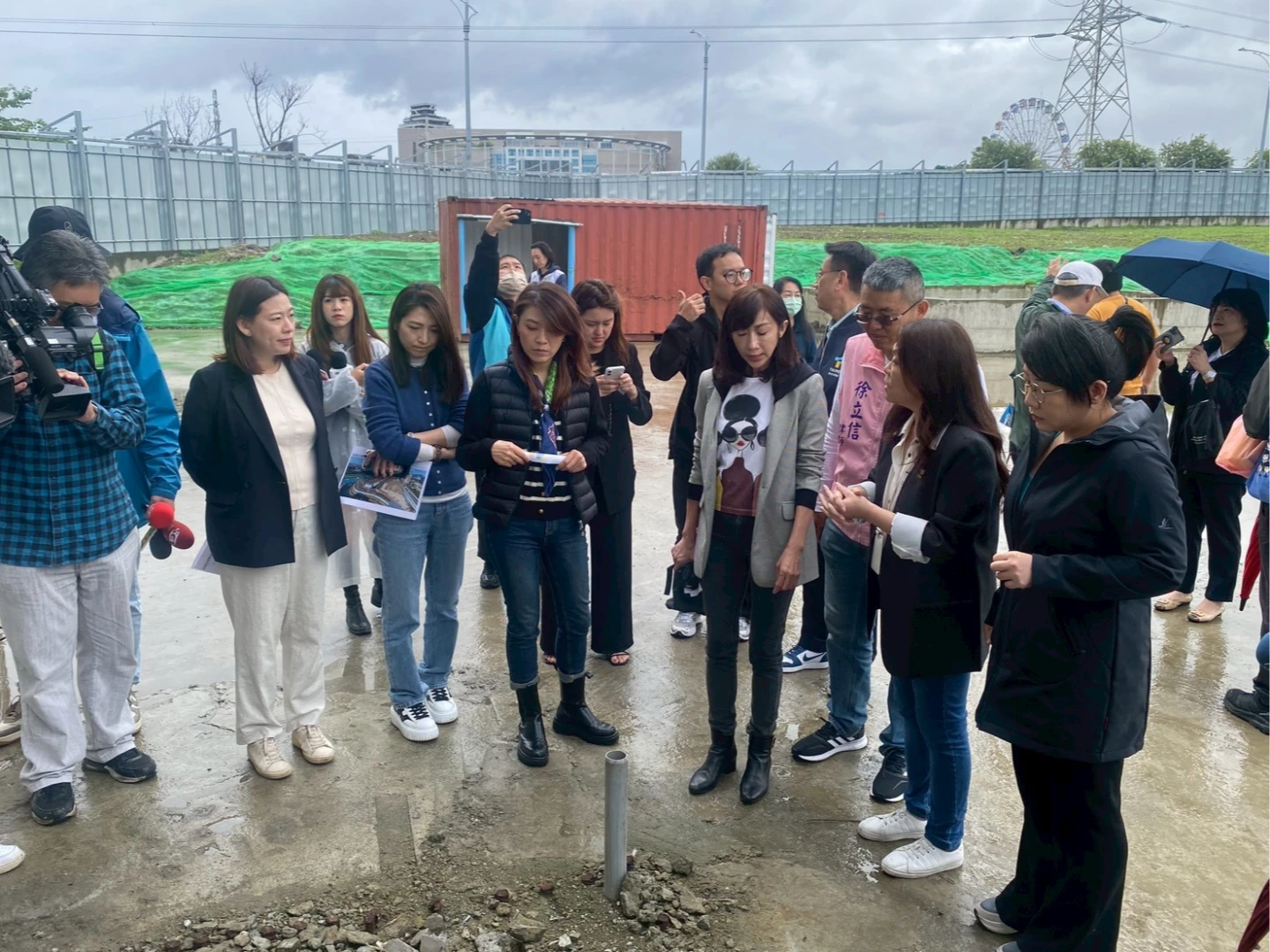 北市議會視察北士科T17、T18「荒到長草剩貨櫃」　市府11/21和新壽解約