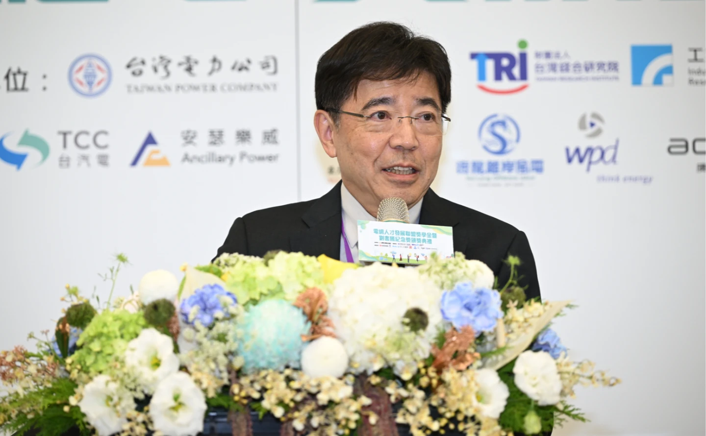 電網人才獎學金頒獎　劉文雄：電力工程人才「真的很缺」盼更多青年加入