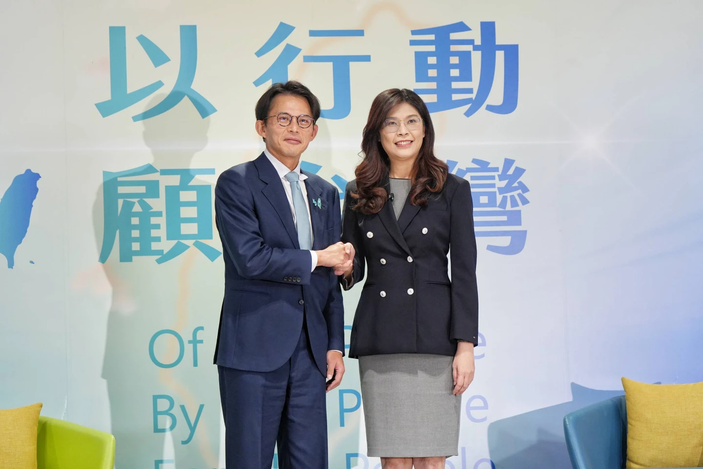 鄭黃會｜黃國昌拋橄欖枝「藍白兩黨智庫對接」　鄭麗文點頭了：講到我心中最想講