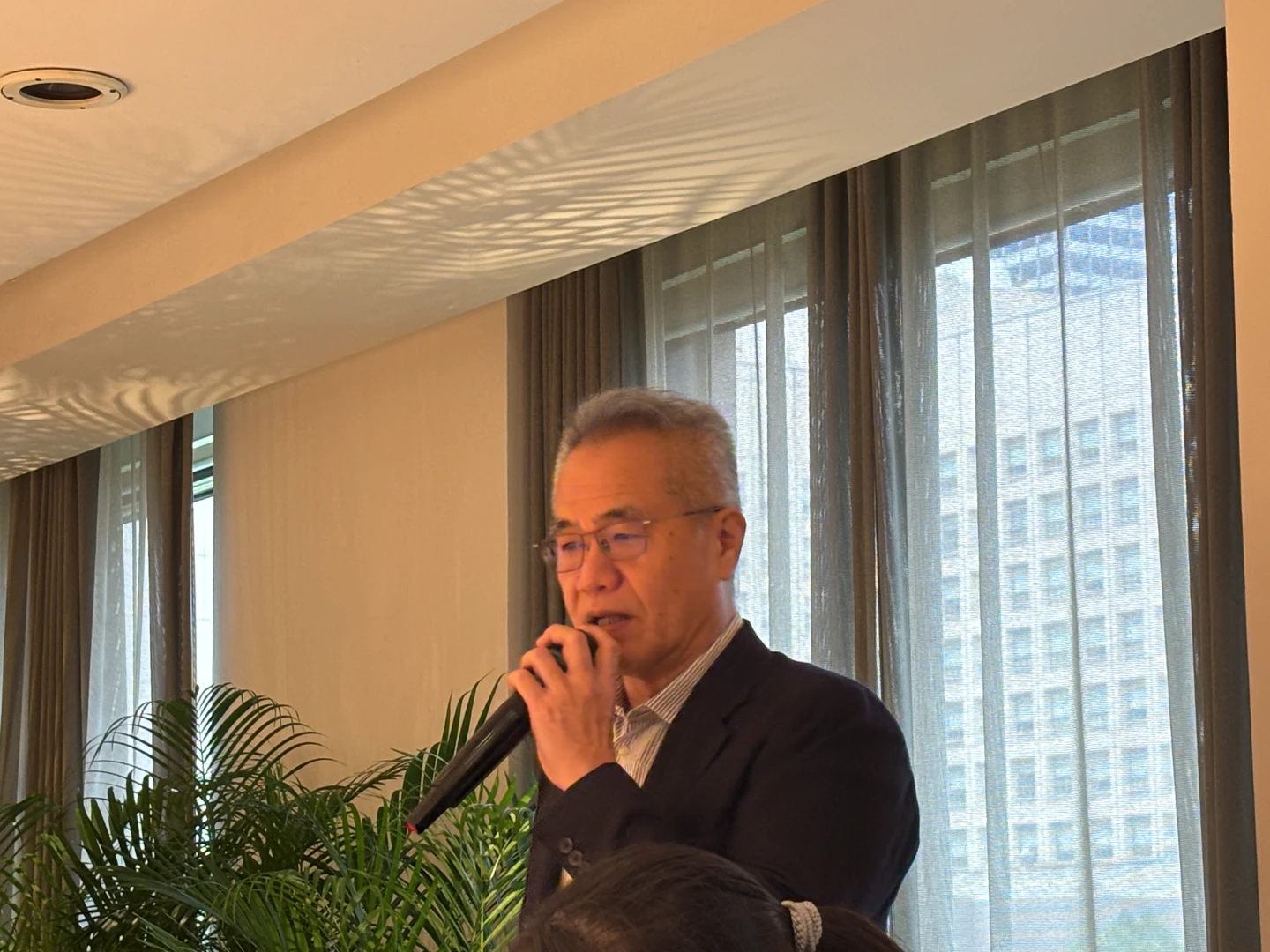 穎崴董座王嘉煌曝AI成長沒有盡量　訂單滿載、明年續旺並挑戰新高