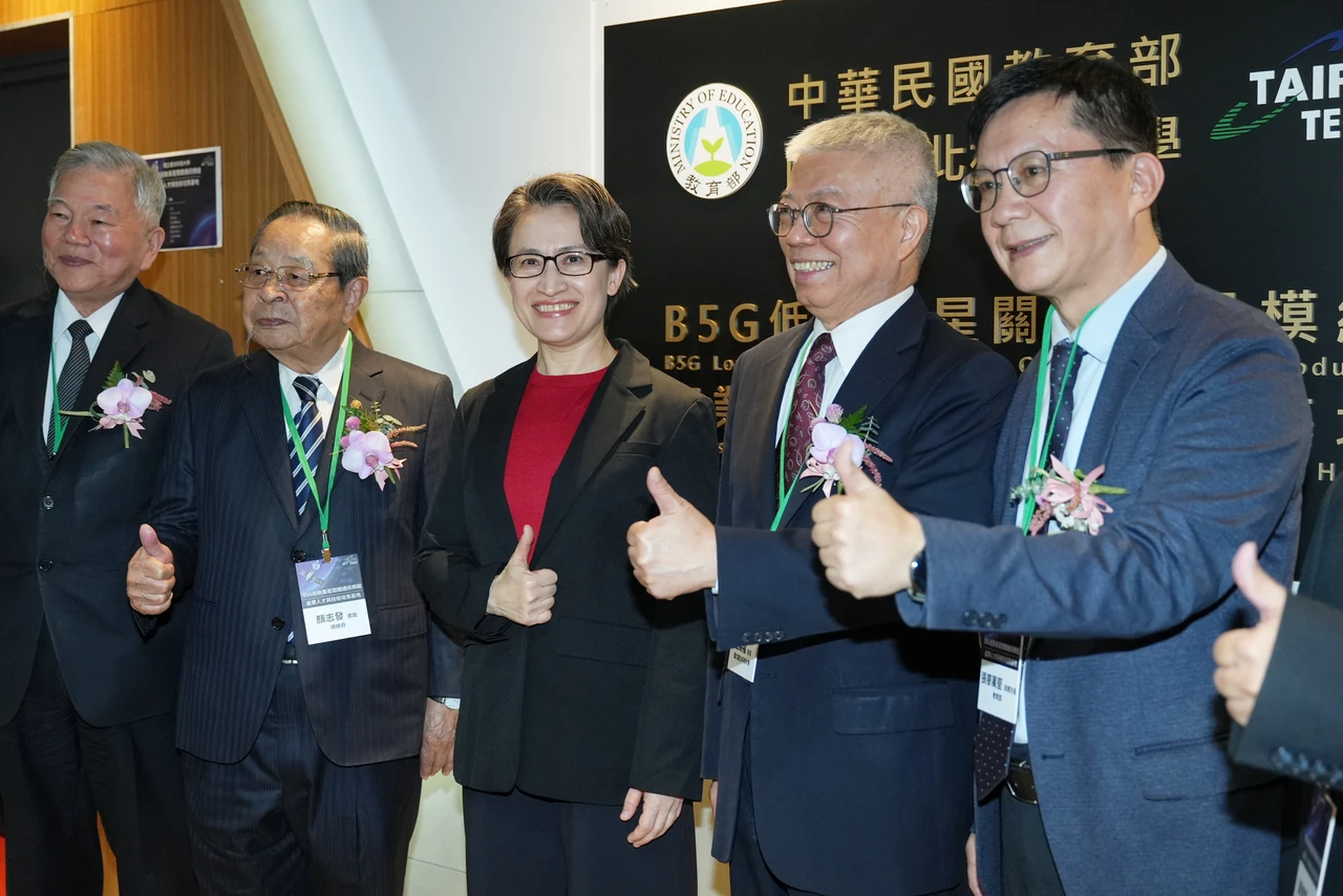 北科大低軌衛星人才培育基地揭牌　蕭美琴：台灣不能缺席太空發展