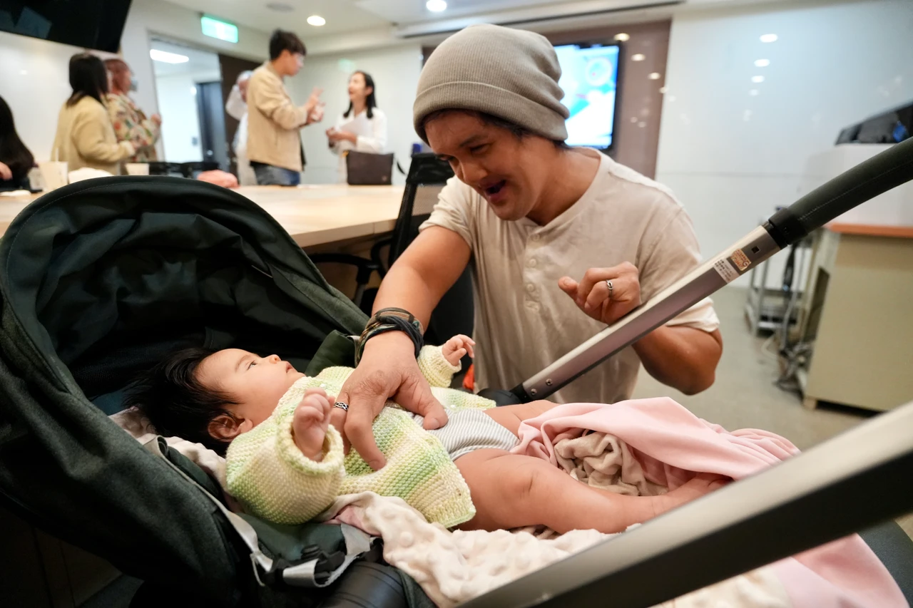 「龍蝦爪畸形」父迎健康女！從三指到十指　北醫創罕見生命奇蹟