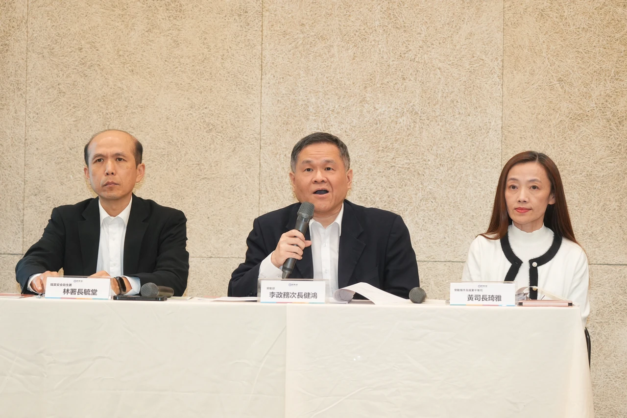 住院仍不敢請病假、拒絕叫救護車　勞動部揭長榮逼死空服員黑幕