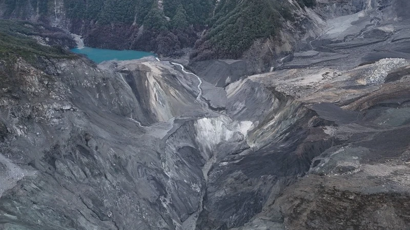 馬太鞍溪最新空拍！大堰塞湖穩定溢流「新堰塞湖消失」　存1隱患持續監測中