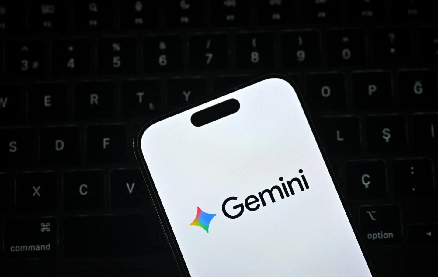 AI風向變了？軟體大廠CEO：準備要棄用ChatGPT　投入Gemini 3懷抱