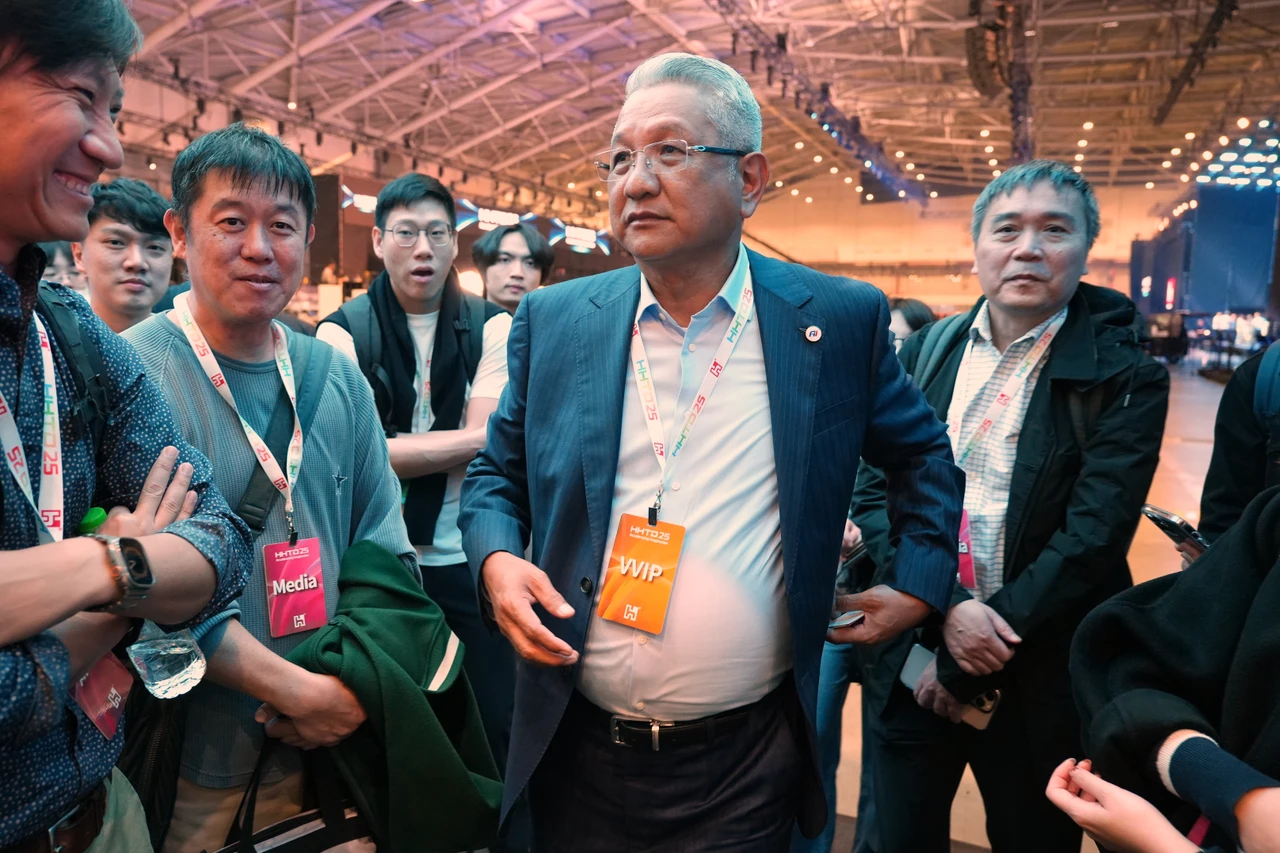 鴻海晚間發重訊闢謠！工業富聯未下修Q4目標、主要客戶需求一切正常