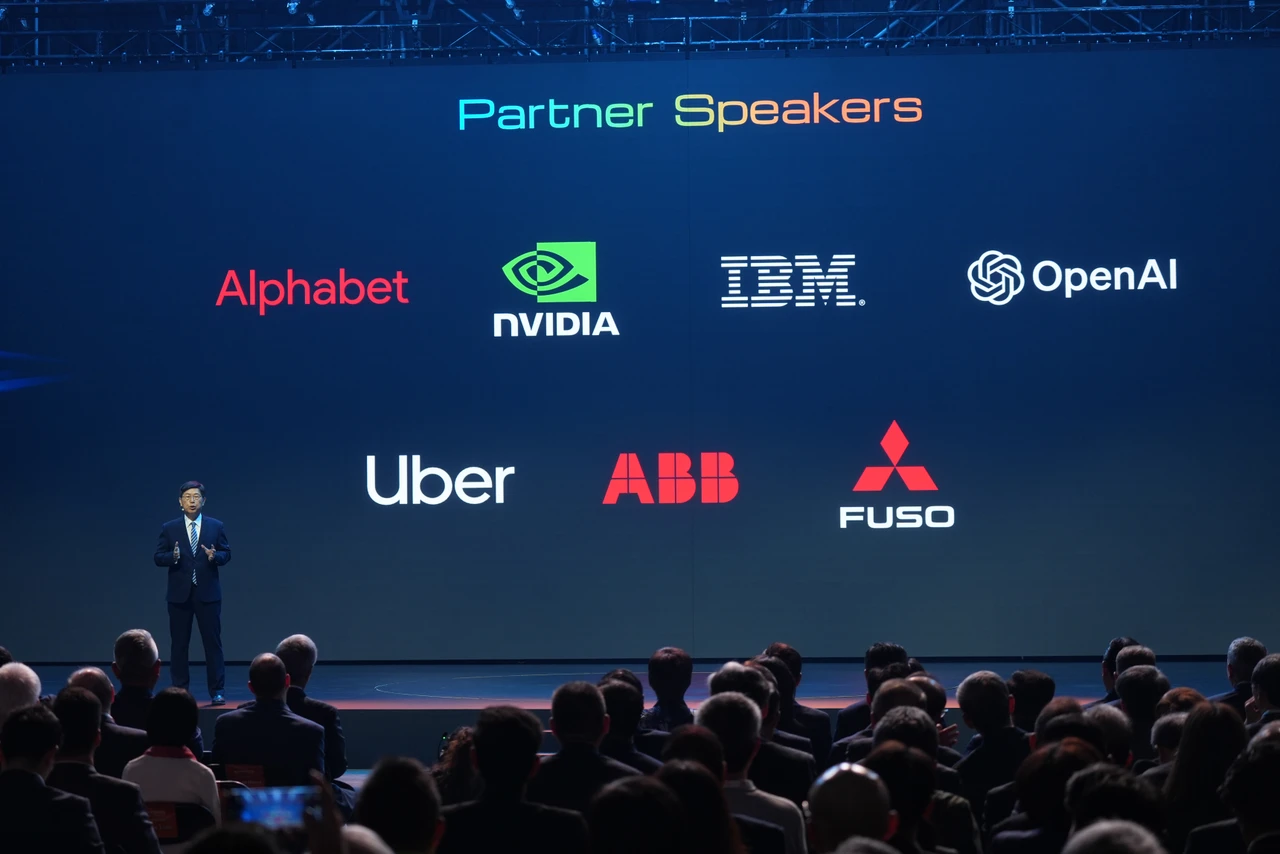 分析〡鴻海科技日2025結束　法人這樣解讀透露的訊息及未來投資方向