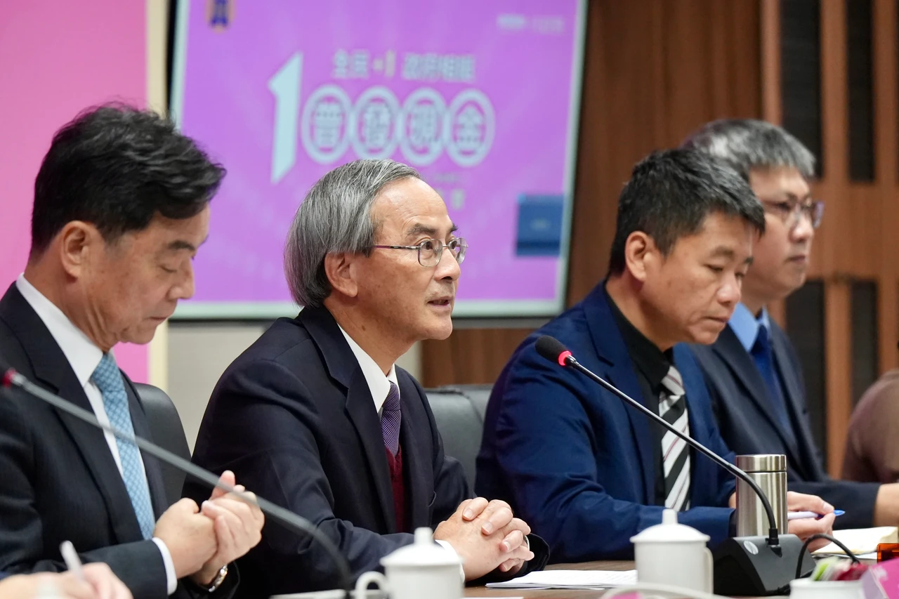 台股今崩近千點失守2萬7　國安基金操盤手這樣說