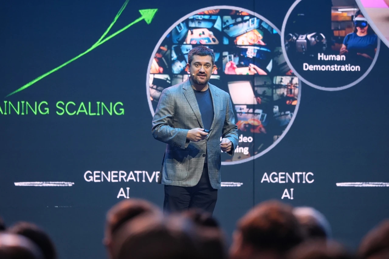 鴻海科技日6｜輝達黃勝斌：機器人發展瓶頸在於沒有資料庫　必須從零開始學習