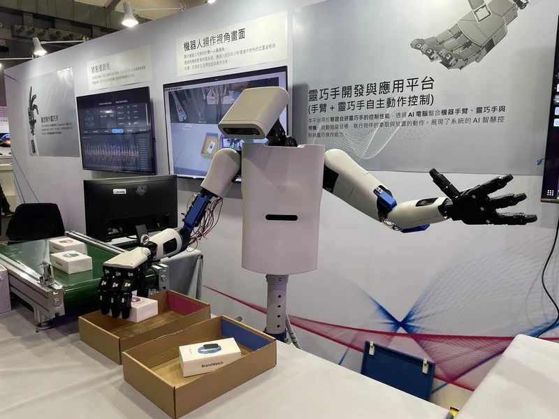 鴻海科技日今開放民眾參觀！聚焦AI機器人　與輝達合作工業級人形應用