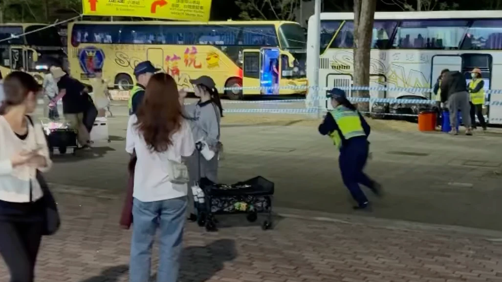 TWICE演唱會高雄場外爆衝突　違規攤販二度擺攤拒查暴走！女警被甩摔倒掛彩