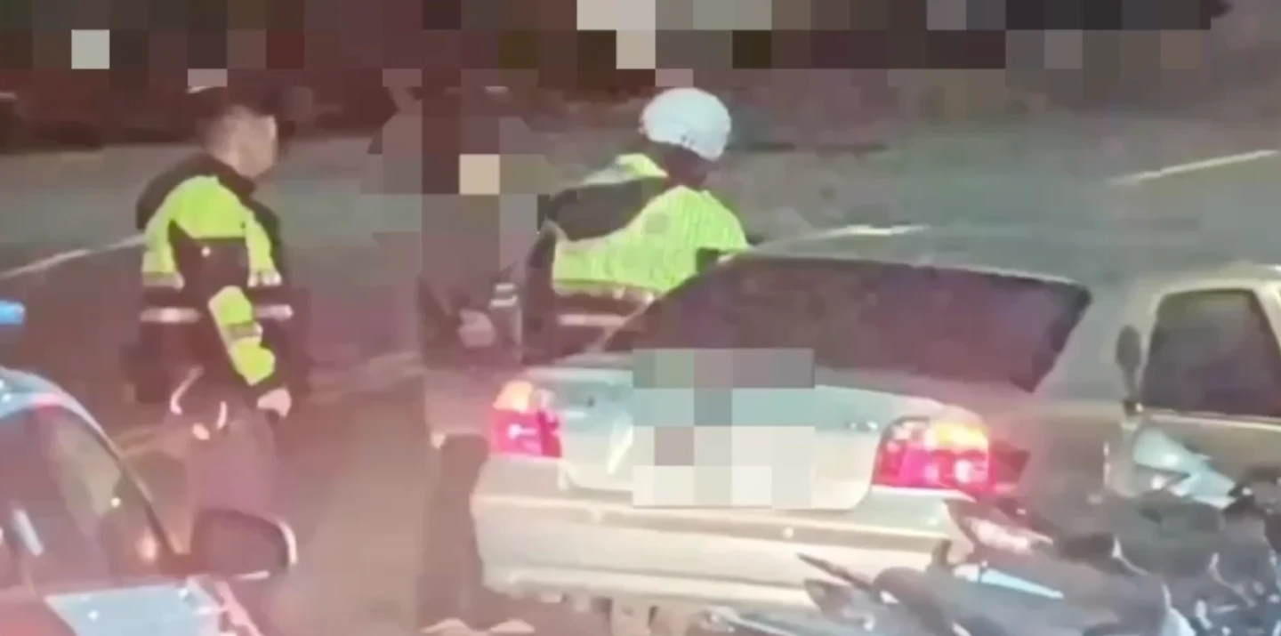 驗毒片｜北投男人車斜停路邊！警用這試劑一測　毒駕無所遁形了