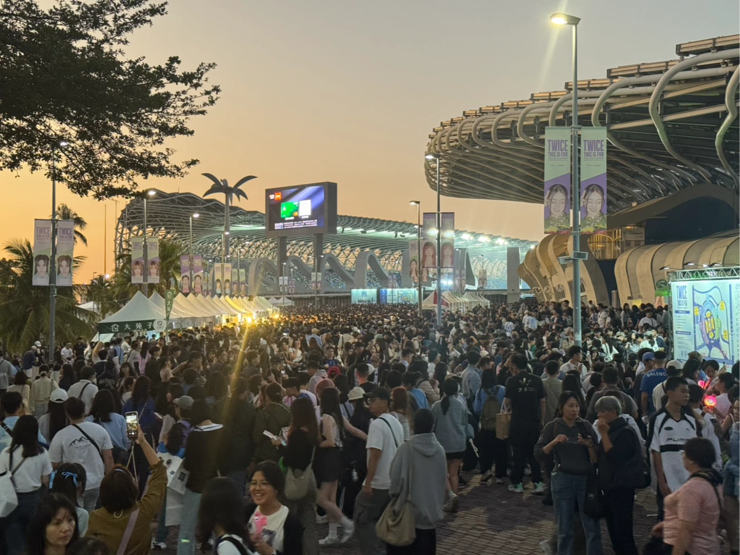 港都周末TWICE、伍佰、孫淑媚齊開唱　高雄捷運突破35萬人次順利完成疏運