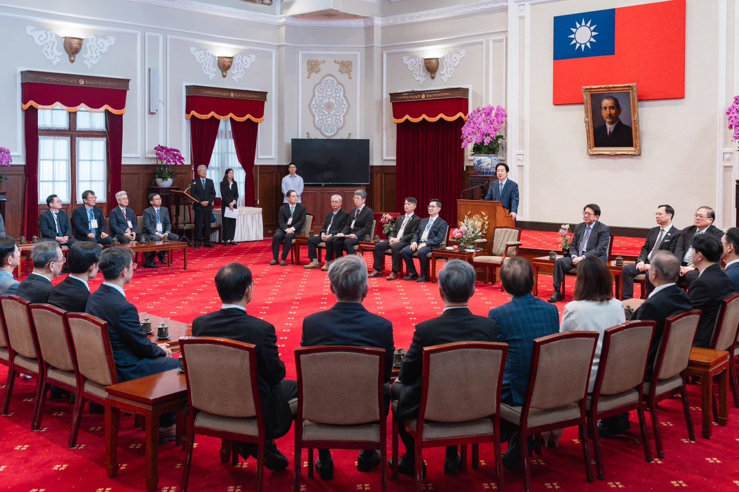 賴清德挺醫護：春節9天連假開診加成30%到100％