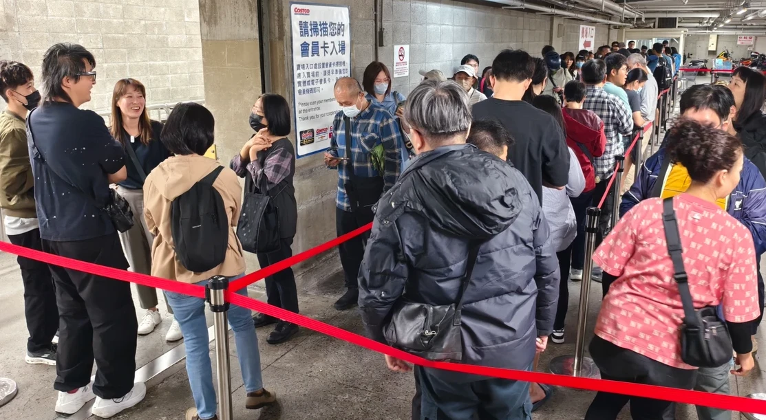 直擊｜史上最大規模！好市多黑五提前8點開跑　逾200人排隊、必搶商品一次看