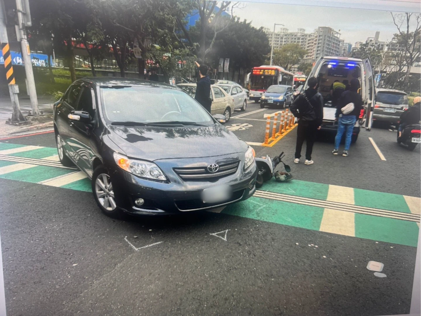 6旬男下午酒後開車大迴轉！撞飛騎士害命危　年初才酒駕被逮