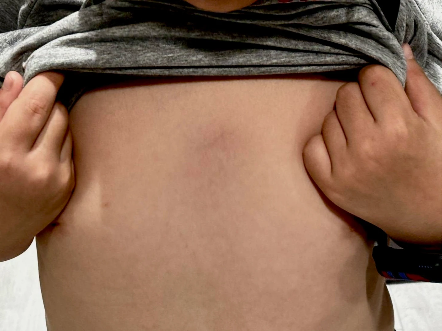 6歲童胸口瘀青！淚訴遭連鎖安親班女師「肘擊」　教育局稽查開罰