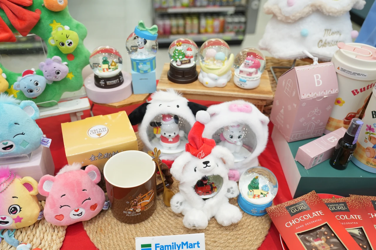 交換禮物商機！全家聖誕季祭IP福袋、純白款聖誕樹置物盒　水晶球免費送