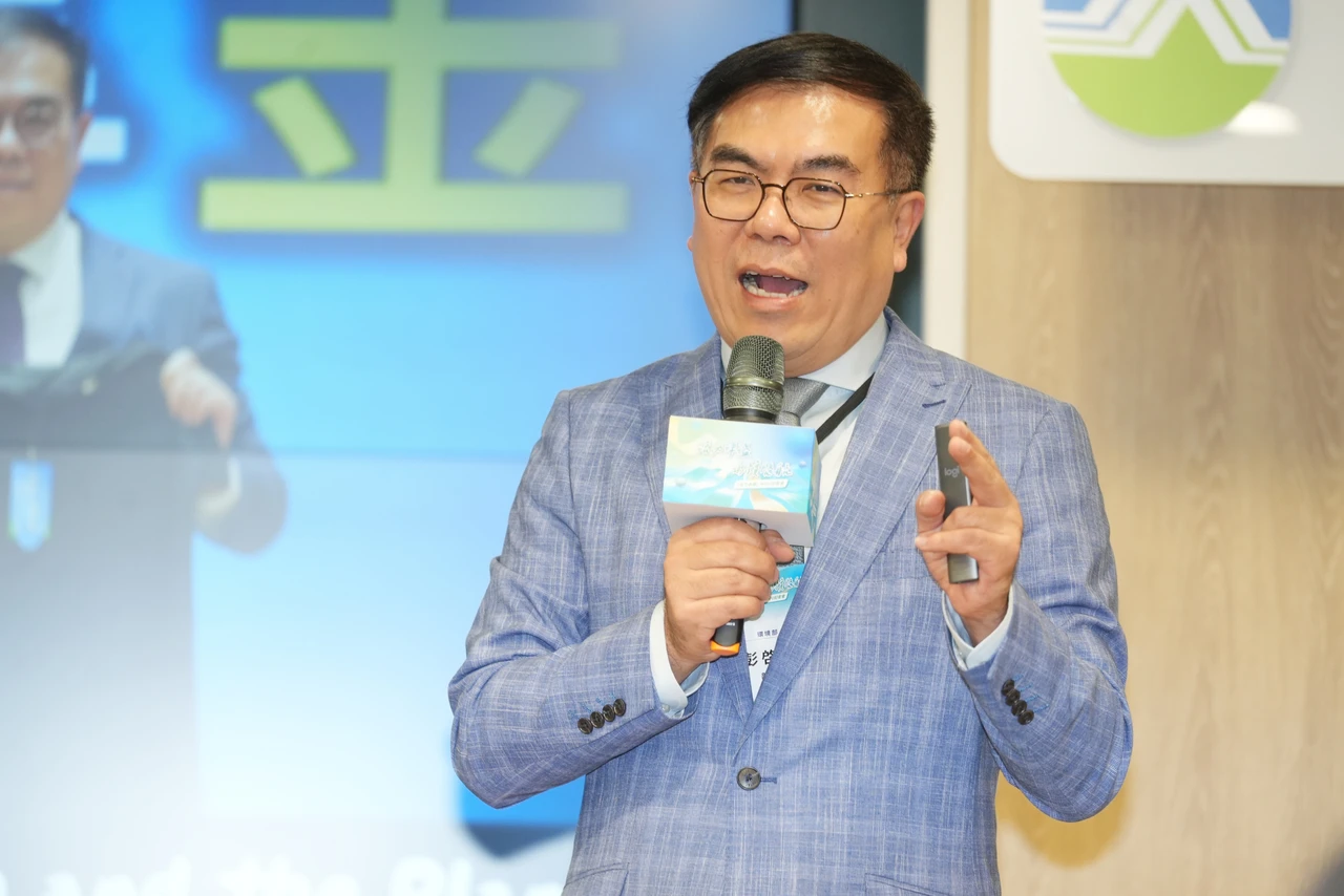 2026新制｜環境部減塑管制增零售、網購包裝　碳盤查擴大4行業、開徵碳費