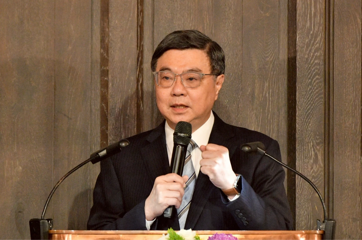 卓榮泰轉請企業大老發揮影響力！促立院通過總預算　讓中央衝刺建設