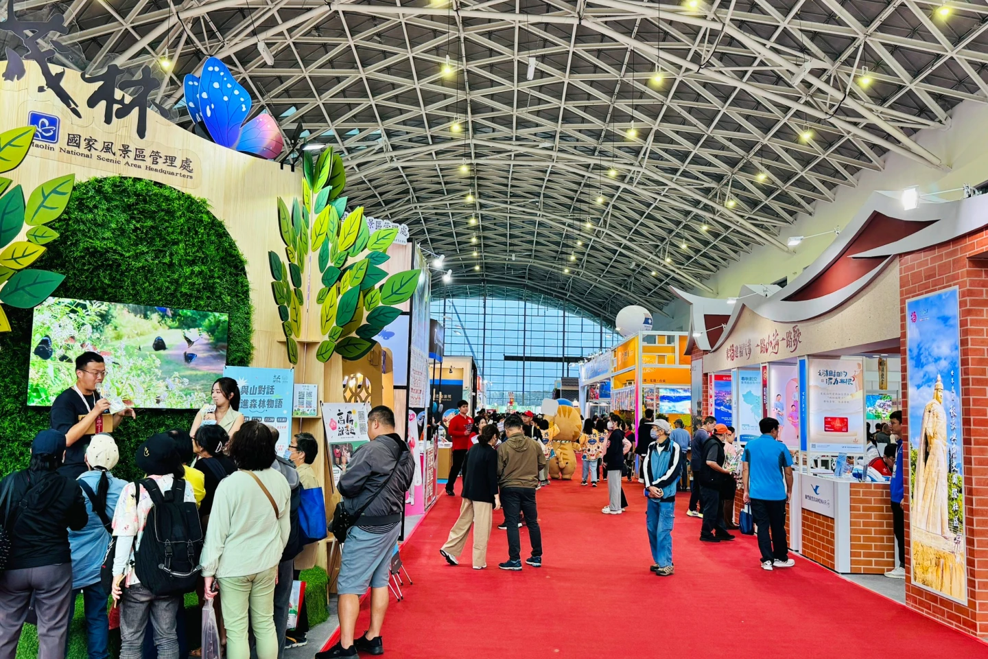 手刀衝！高雄國際旅展400攤「殺很大」　抽獎送機票、iPhone 17