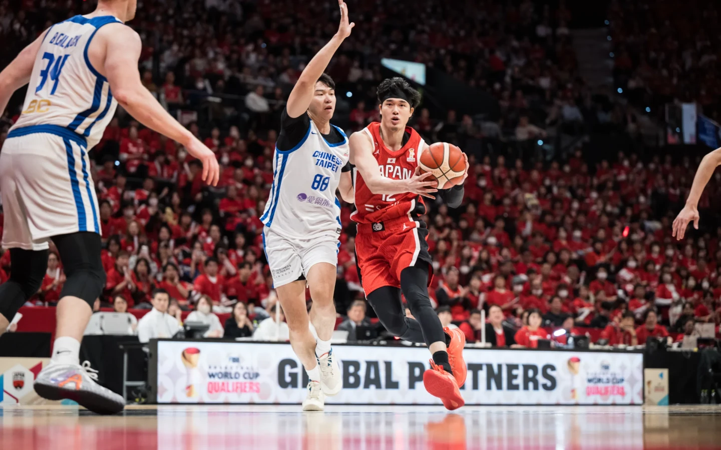 世界盃資格賽中華男籃26分差落敗　主帥讚日配得上勝利但動作有點髒