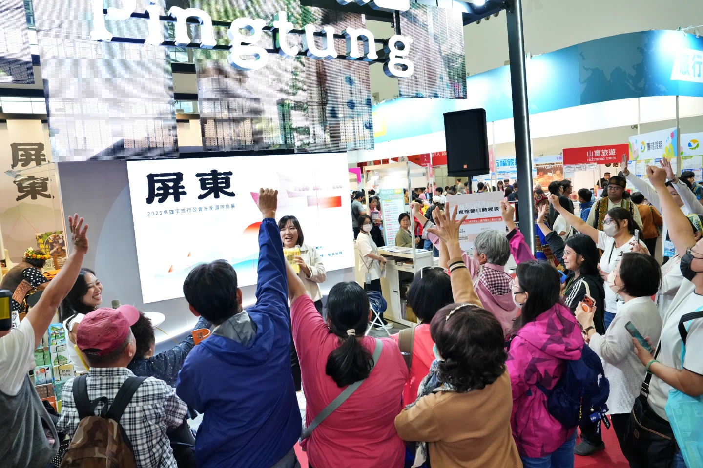 恆春古城「搬進」高雄旅展！蔥寶、烙野孩接力迎賓　消費滿額抽翻天