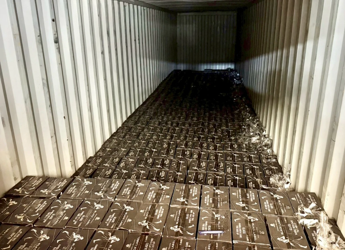 高雄關查獲近4萬瓶洋酒走私　市價逾2600萬