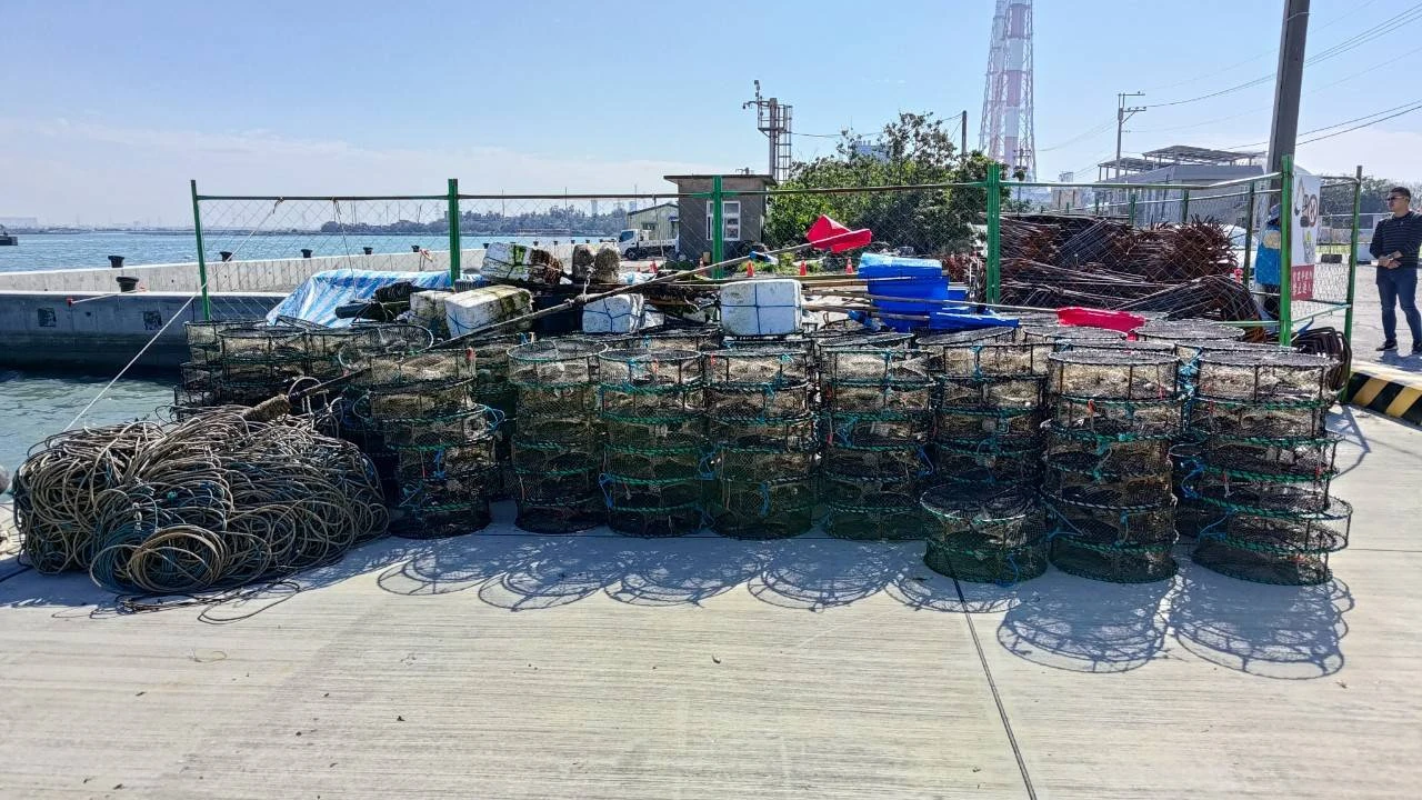 海域巡查、空拍機蒐證立功　高雄查獲15艘漁船違規籠具作業　各罰3萬元