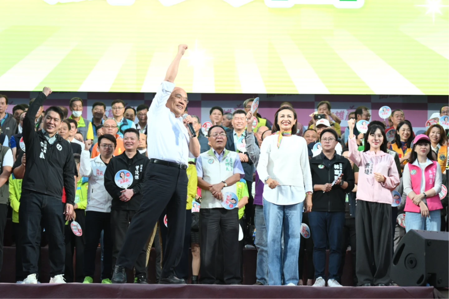陳水扁、蘇貞昌加持　邱議瑩鳳山首場造勢衝5萬人潮