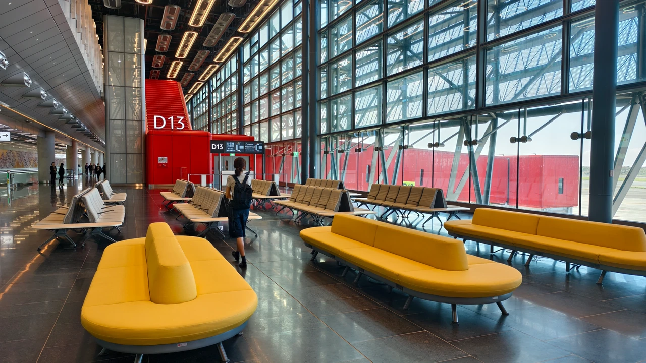 第三航廈北登機廊廳開箱！30組免費按摩椅、10家商店進駐　桃機董座期待聖誕節前正式營運