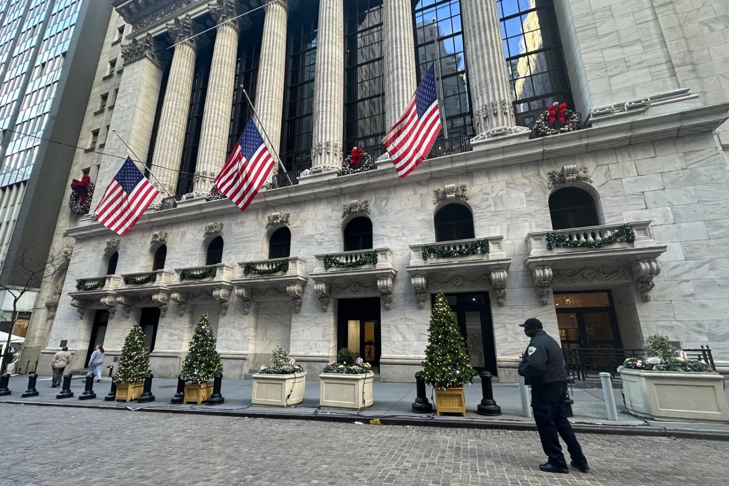 加密幣崩跌外溢！道瓊摔427點　博通、台積電殺4.2%和1.3%