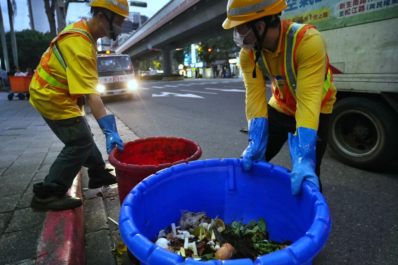 2027禁廚餘養豬！北市「紅藍廚餘桶」將取消　最快12月底施行