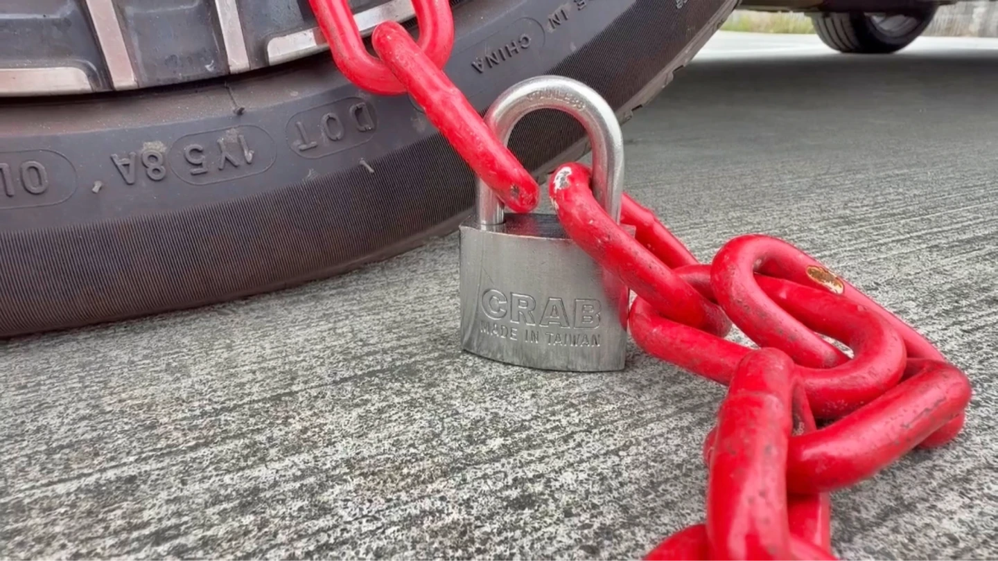 8機車停餐廳私人土地！取車驚見全上大鎖急報案　律師這樣說