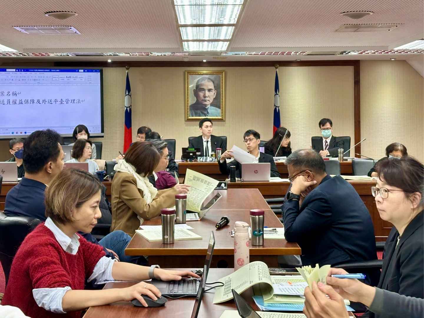 外送專法審查卡關！基本報酬喬不攏　每分鐘4.1元底限有共識