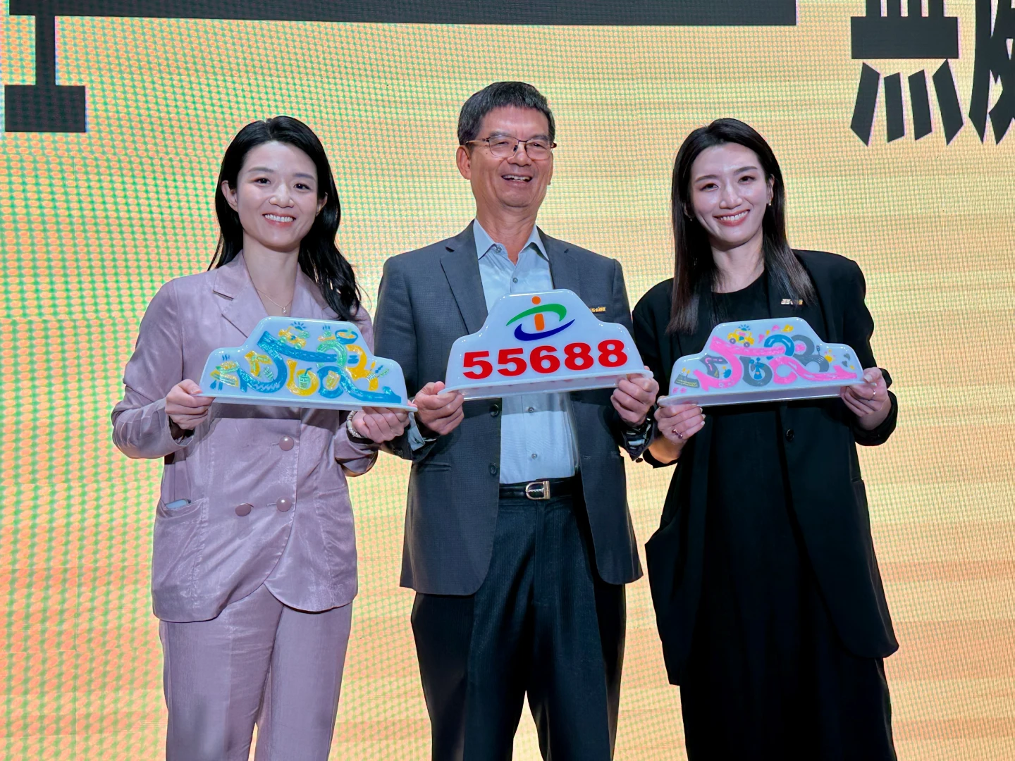 APP取代路邊攔車！計程車業痛點「尖峰供需失衡」　55688深化AI合作谷歌提升派遣效率