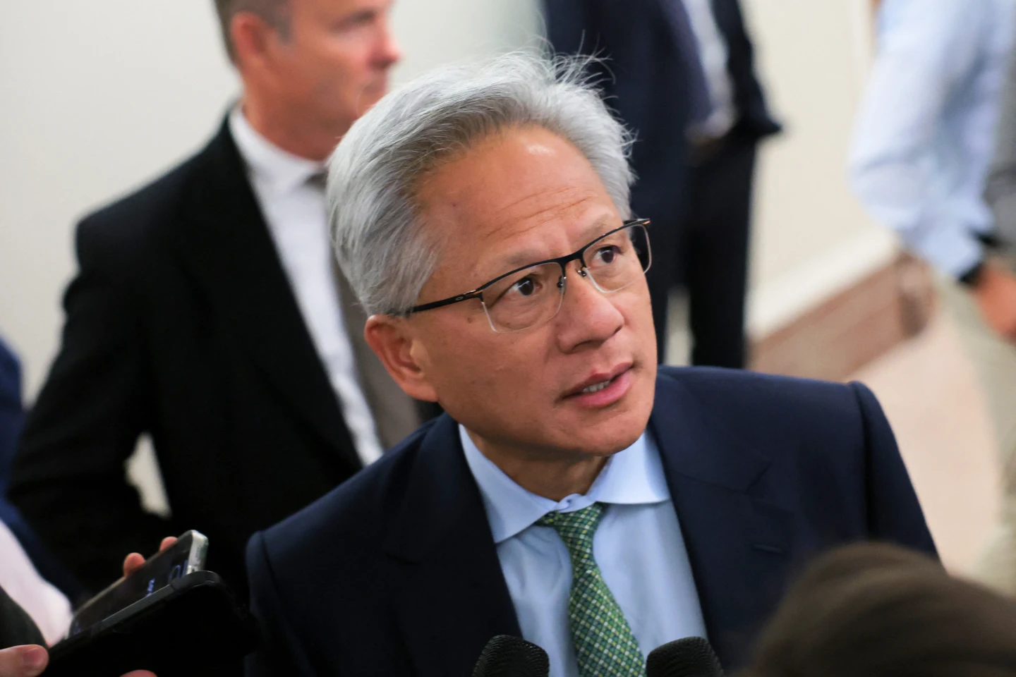 黃仁勳再晤川普談AI出口管制　被問賣中國「降規版晶片」這麼說