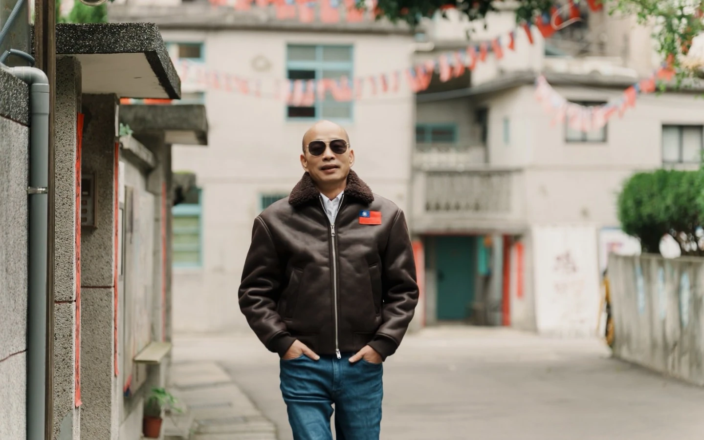 韓國瑜拍限量寫真！墨鏡+國旗皮夾克超帥　韓粉激喊「韓歐巴」