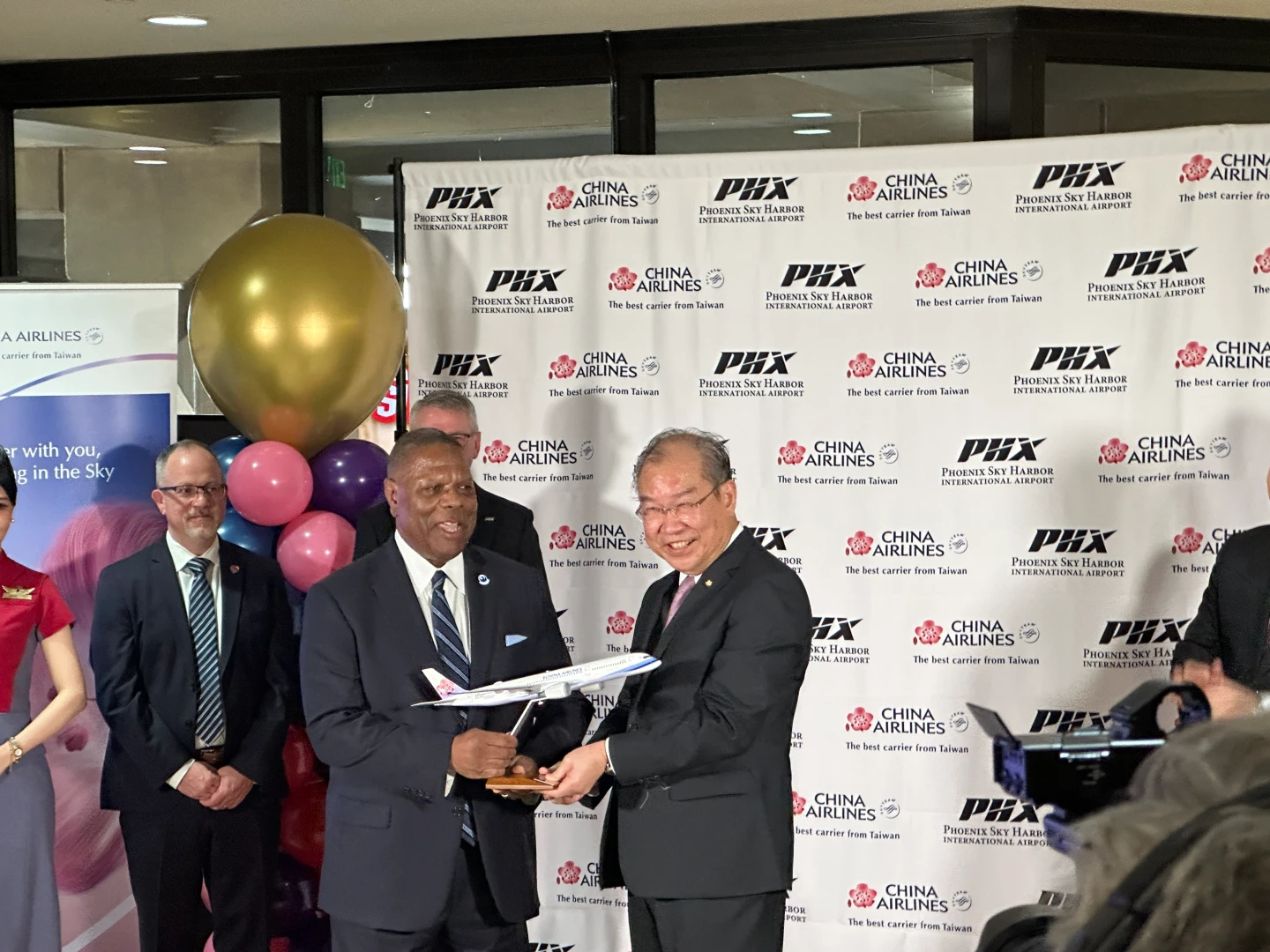 華航台北-鳳凰城直飛開航｜半導體人流貨流雙引擎　前3個月載客率拚85%