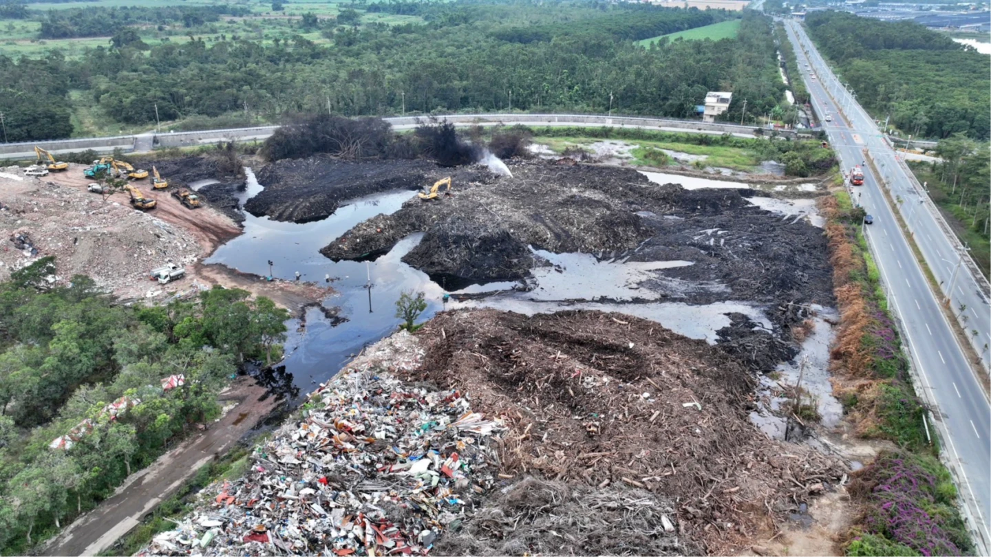 連燒12天！台南垃圾山大火終於撲滅　市府道歉了