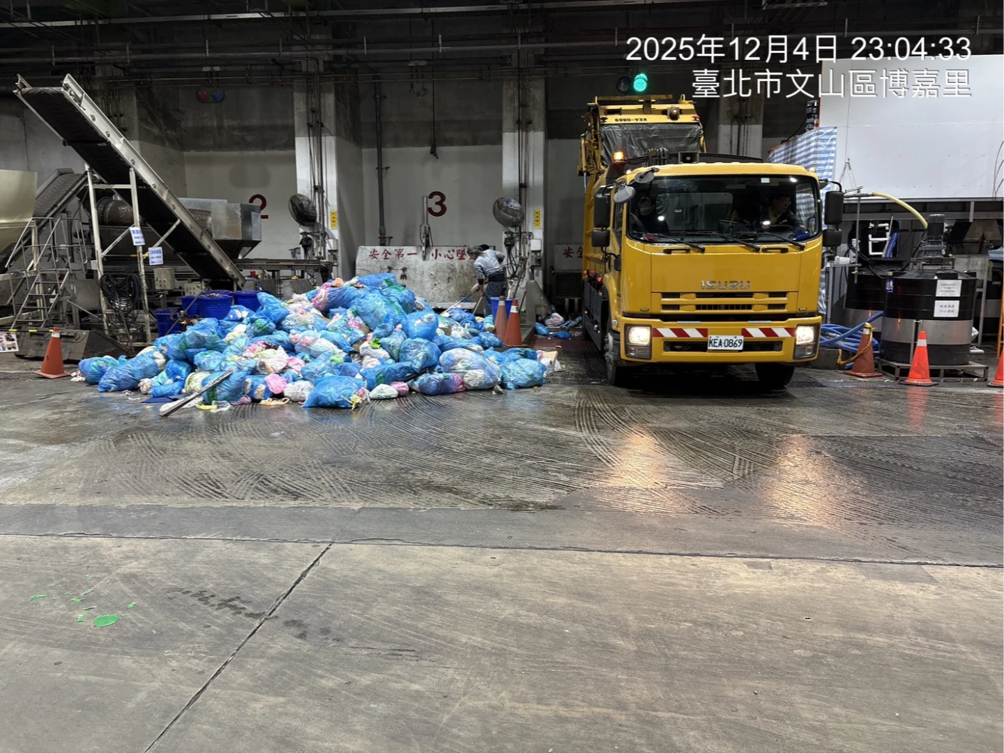 14貓命案！北市惡劣女「貓屍裝垃圾袋」棄屍　住家飄惡臭味被抓包